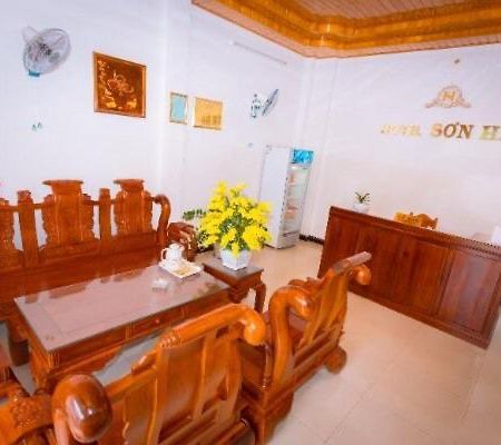 Khach San Son Ha Hotel Tỉnh Kontum Екстериор снимка