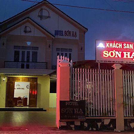 Khach San Son Ha Hotel Tỉnh Kontum Екстериор снимка