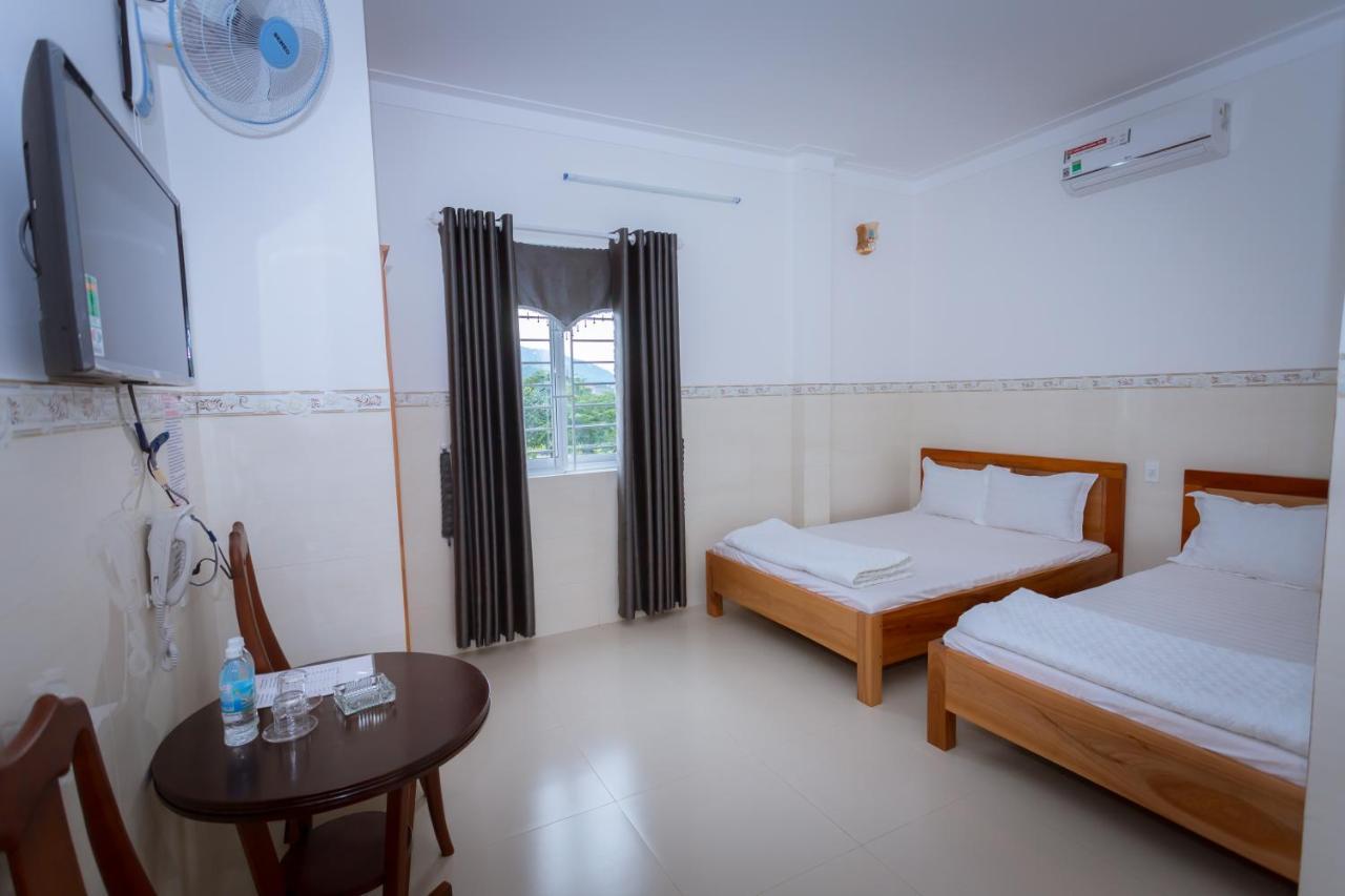 Khach San Son Ha Hotel Tỉnh Kontum Екстериор снимка