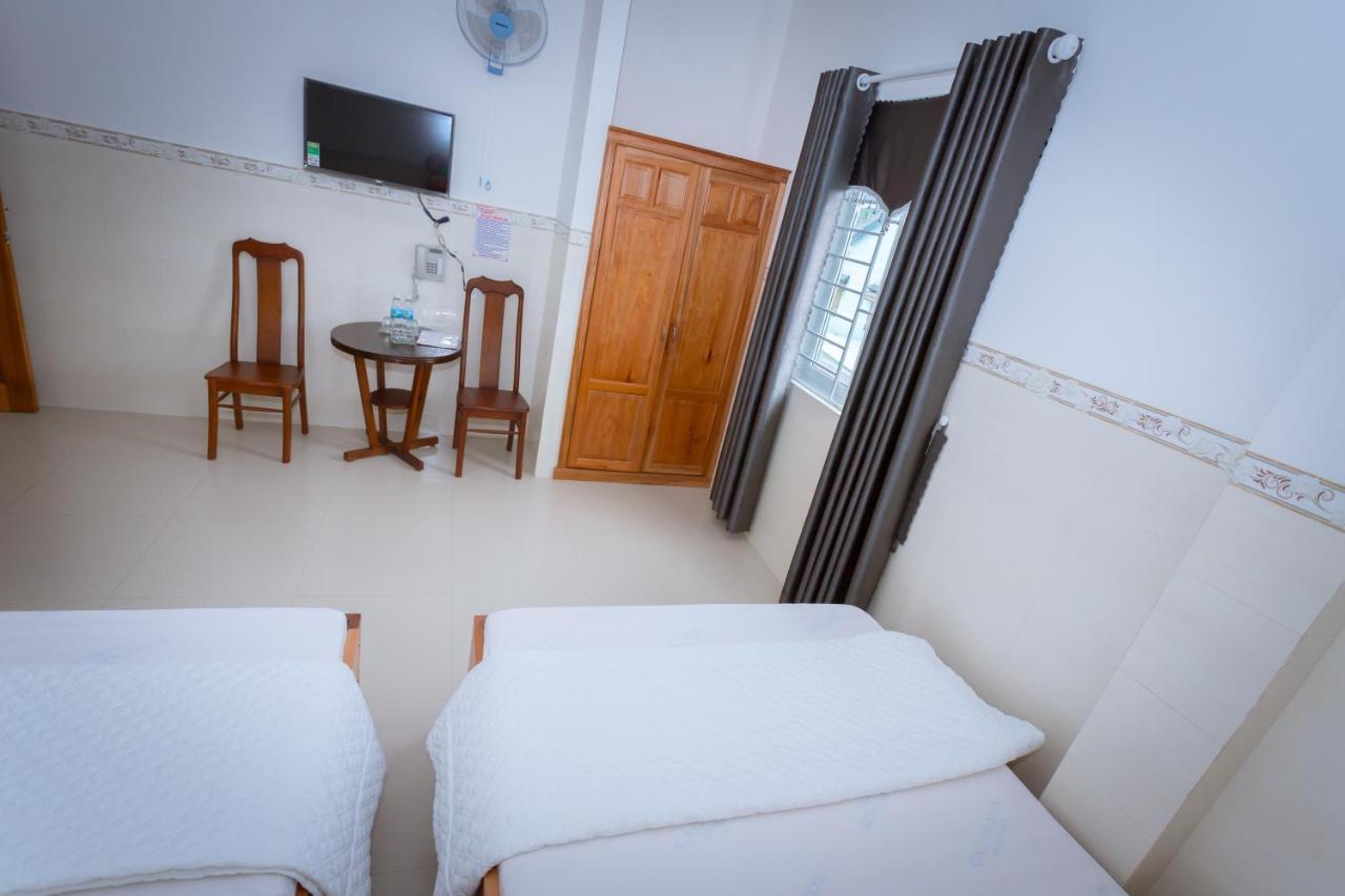 Khach San Son Ha Hotel Tỉnh Kontum Екстериор снимка