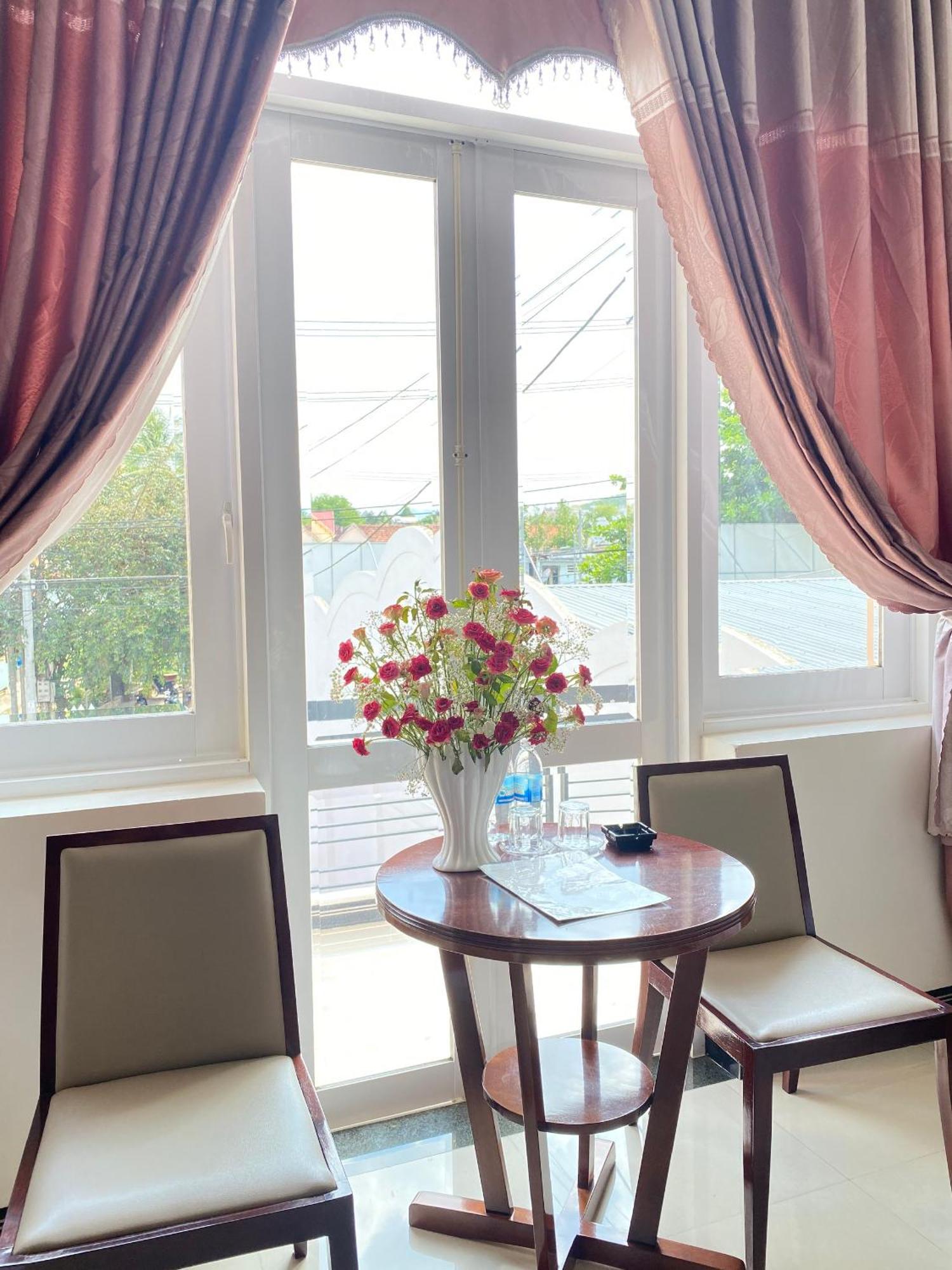 Khach San Son Ha Hotel Tỉnh Kontum Екстериор снимка
