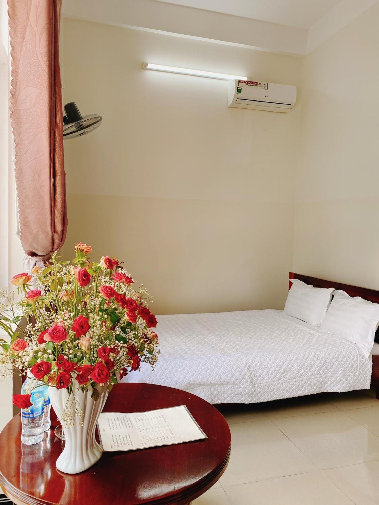 Khach San Son Ha Hotel Tỉnh Kontum Екстериор снимка