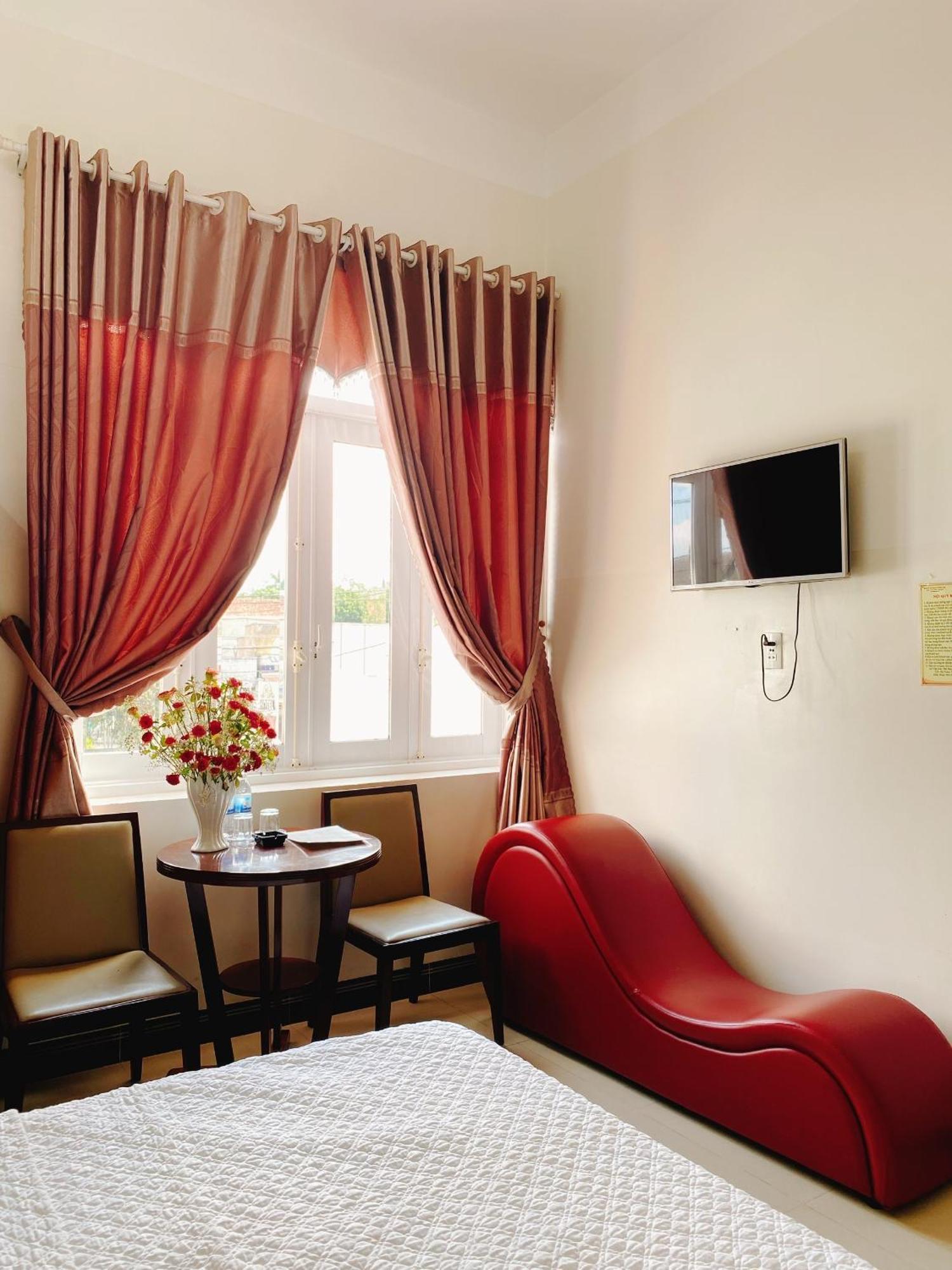 Khach San Son Ha Hotel Tỉnh Kontum Екстериор снимка